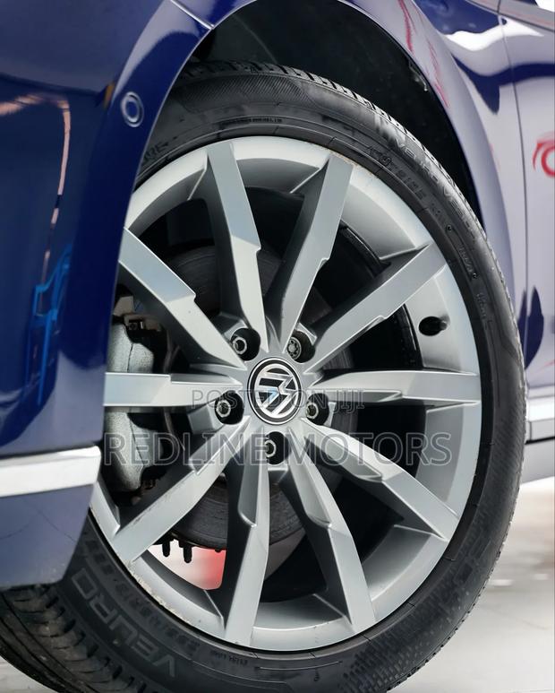 Volkswagen Passat 2018 Blue