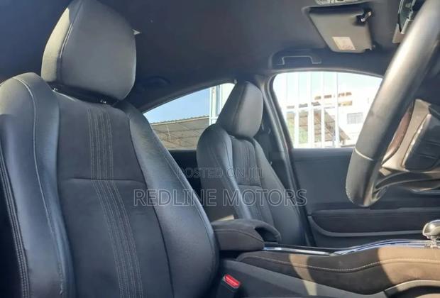 Honda Vezel 2018 Red