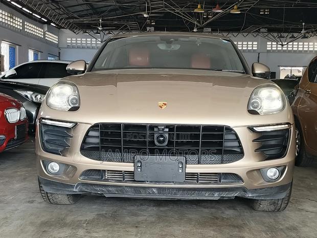 Porsche Macan Base 2018 Gold