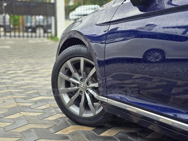 Volkswagen Passat 2018 Blue