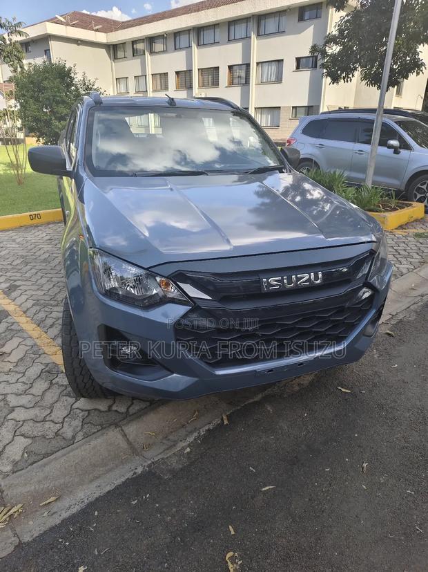 New Isuzu D-MAX 2025 Gray