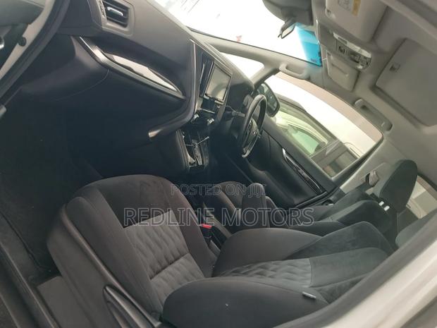 Toyota Vellfire 2018 White