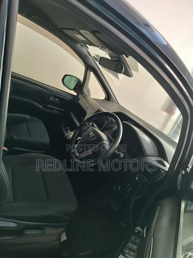Toyota Esquire 2018 Black
