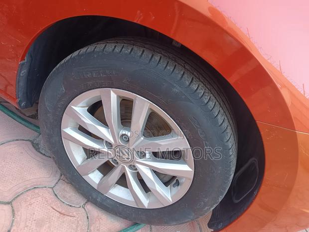 Volkswagen Touran 2018 Orange