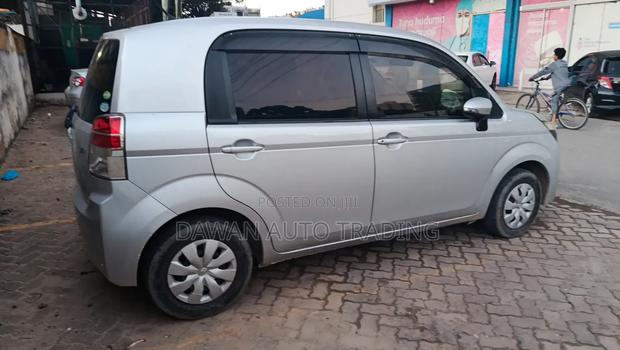 Toyota Spade 2015 Silver
