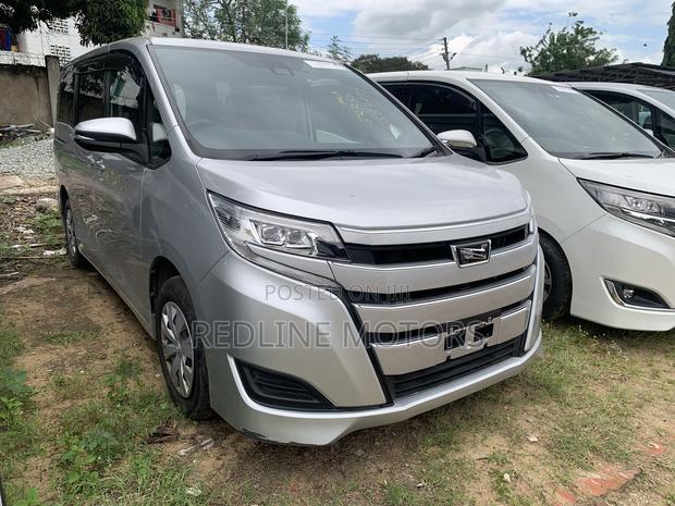 Toyota Noah 2.0 AWD (7 Seater) 2018 Silver