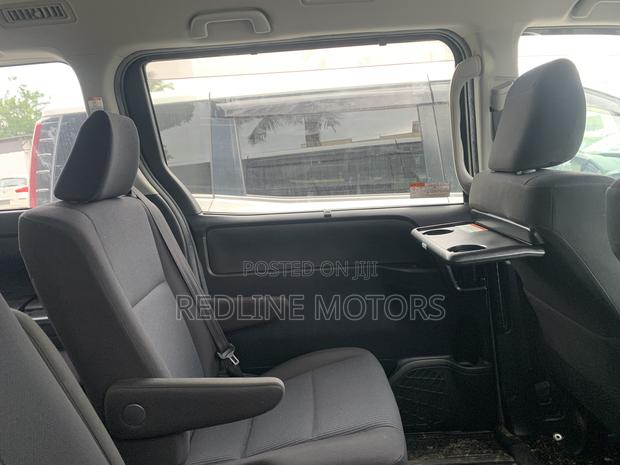 Toyota Noah 2.0 AWD (7 Seater) 2018 Silver