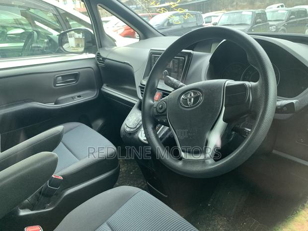 Toyota Noah 2.0 AWD (7 Seater) 2018 Silver