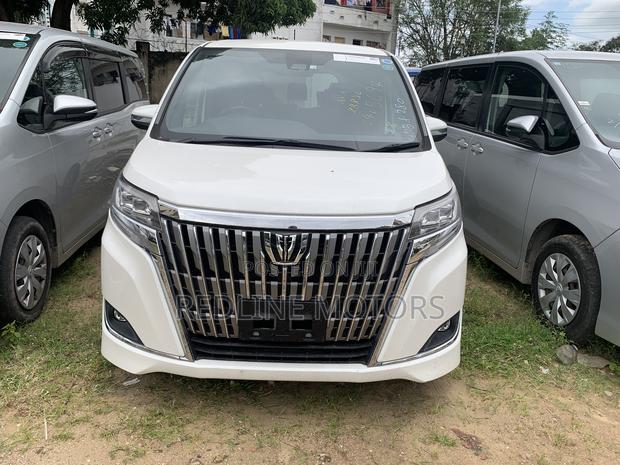 Toyota Esquire 2.0 FWD (7 seater) 2018 Pearl