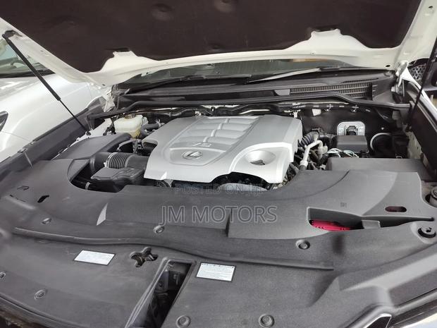 Lexus LX 2019 Off white