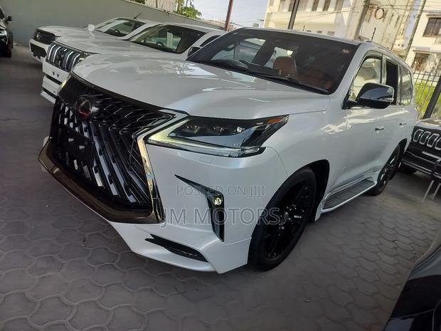Lexus LX 2019 Off white