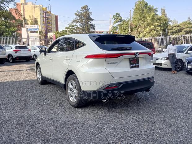 Toyota Harrier 2.0 2021 White