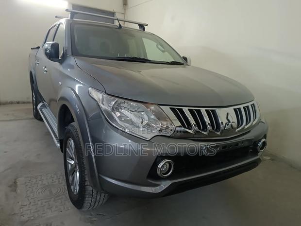 Mitsubishi L200 2018 Gray