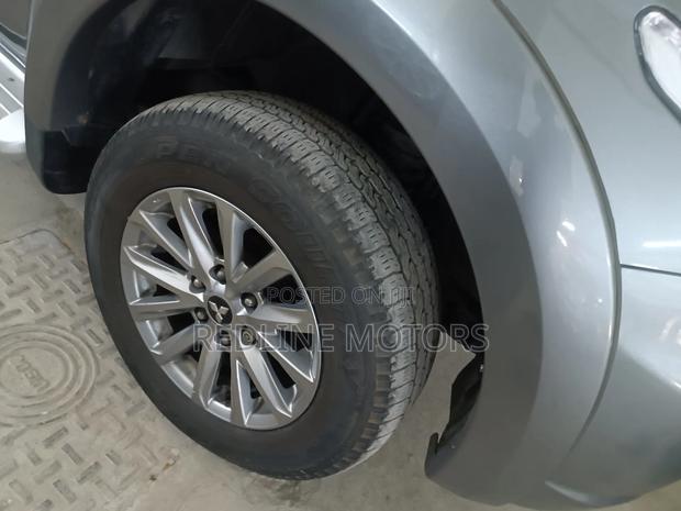 Mitsubishi L200 2018 Gray