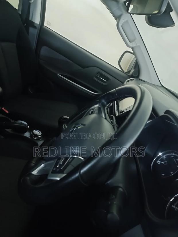 Mitsubishi L200 2018 Gray