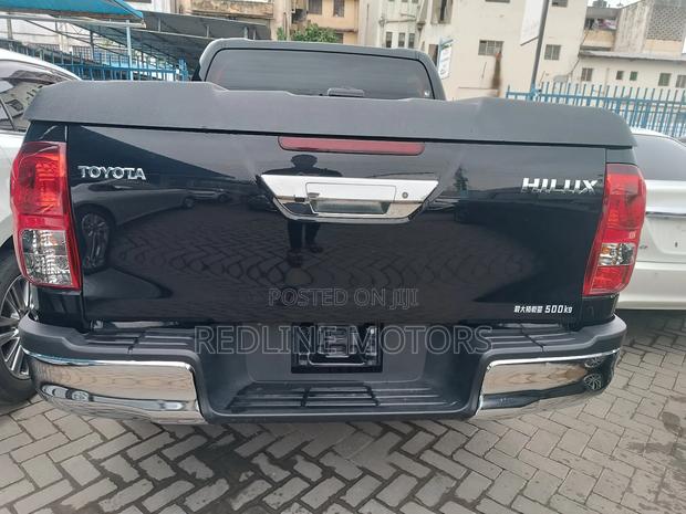 Toyota Hilux 2018 Black