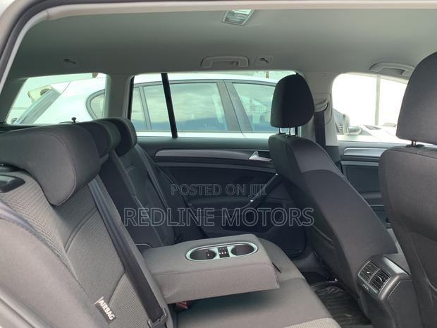Volkswagen Golf Variant 2018 Pearl