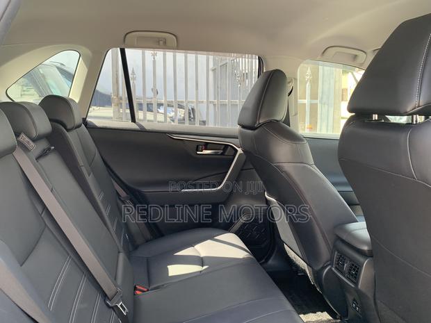 Toyota RAV4 LE FWD 2020 Blue