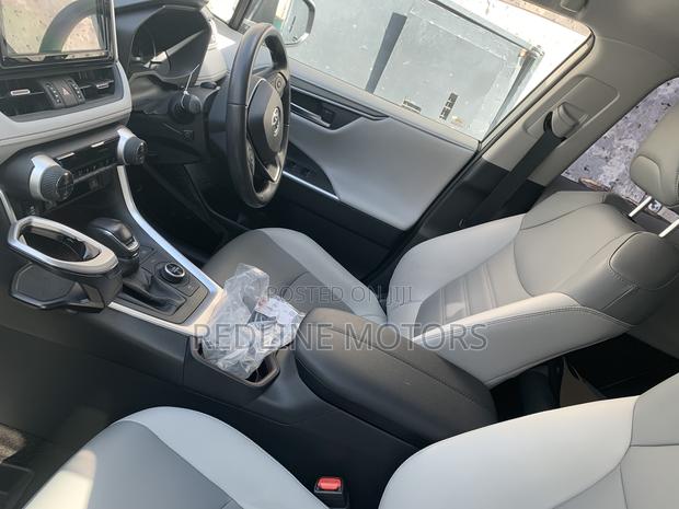Toyota RAV4 Hybrid 2020 Silver