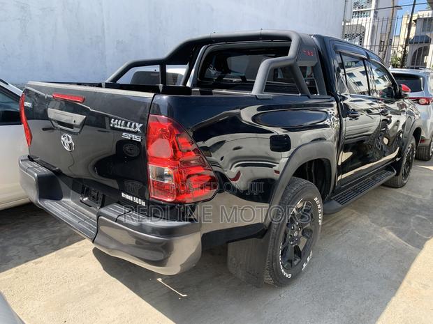 Toyota Hilux SR5 4x4 2018 Black