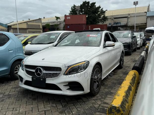 Mercedes-Benz C200 2019 Pearl