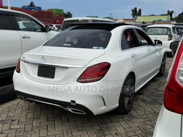 Mercedes-Benz C200 2019 Pearl
