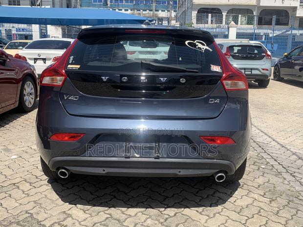 Volvo V40 2018 Blue