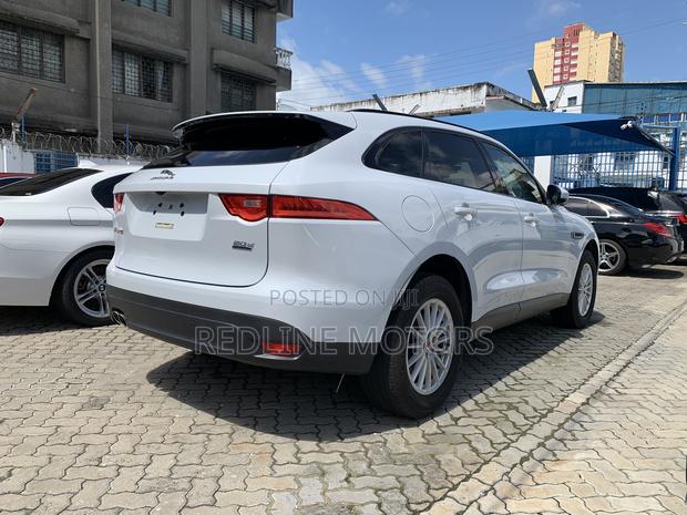 Jaguar F-Pace 20d Premium AWD 2018 White