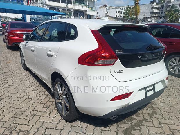 Volvo V40 2018 Gray