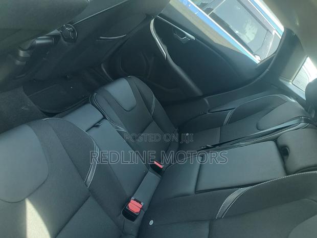 Volvo V40 2018 Gray