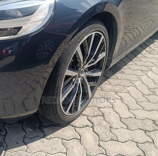 Volvo V40 2018 Gray