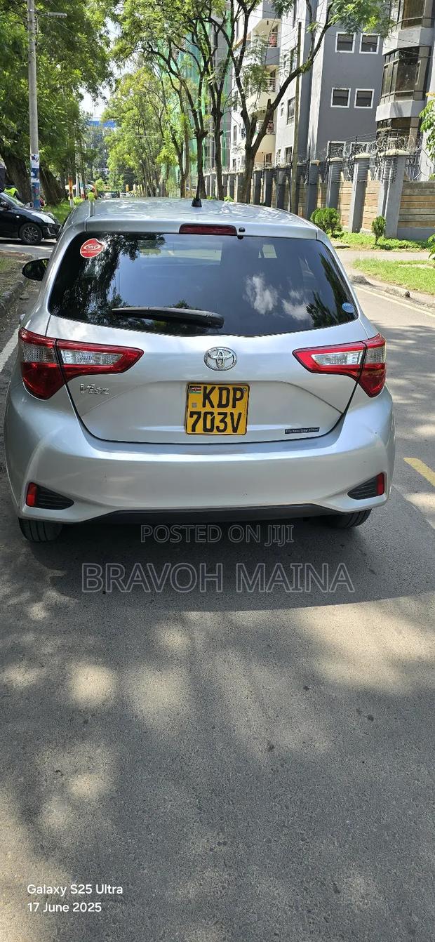 Toyota Vitz 1.0 FWD 5dr 2016 Silver