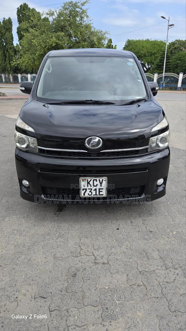 Toyota Voxy 2013 Black