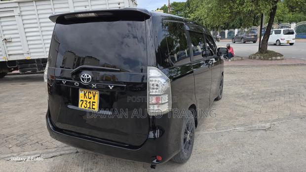 Toyota Voxy 2013 Black