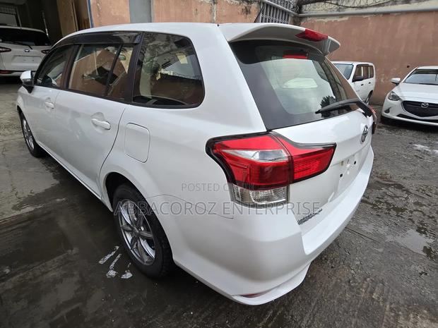 Toyota Corolla Fielder 1.5 Petrol FWD 2018 White