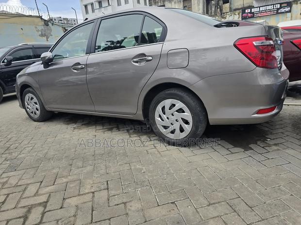 Toyota Axio 1.5 G 2WD 2018 Gold