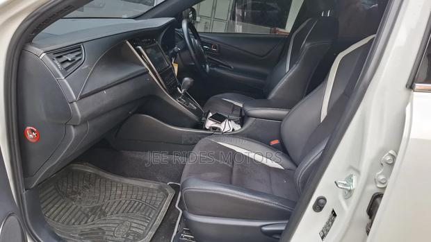 Toyota Harrier 2.0 2018 White
