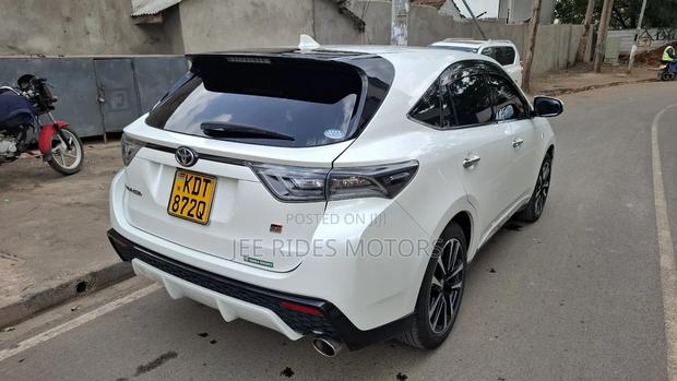 Toyota Harrier 2.0 2018 White