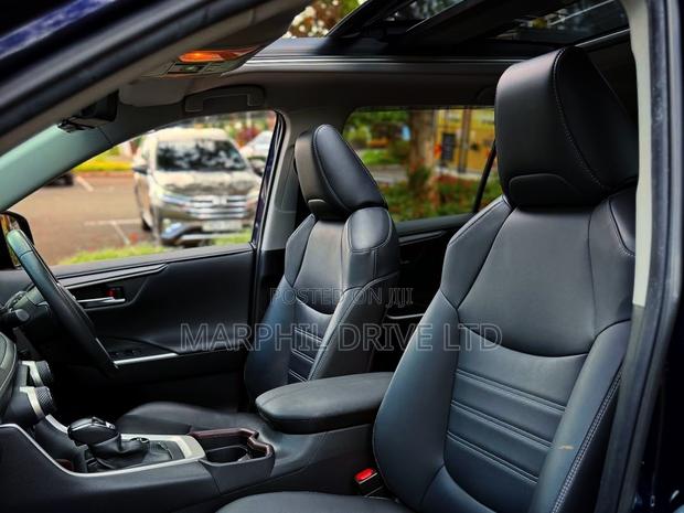 Toyota RAV4 2019 Blue