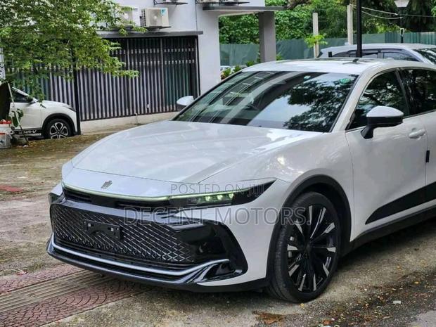 Toyota Crown 2023 White