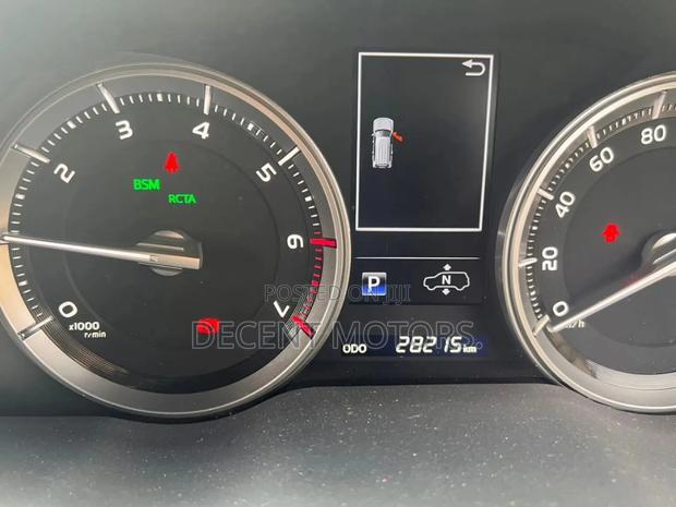 Toyota Land Cruiser 4.6 V8 ZX 2018 White