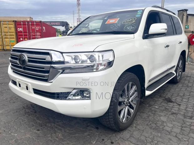 Toyota Land Cruiser 4.6 V8 ZX 2018 White