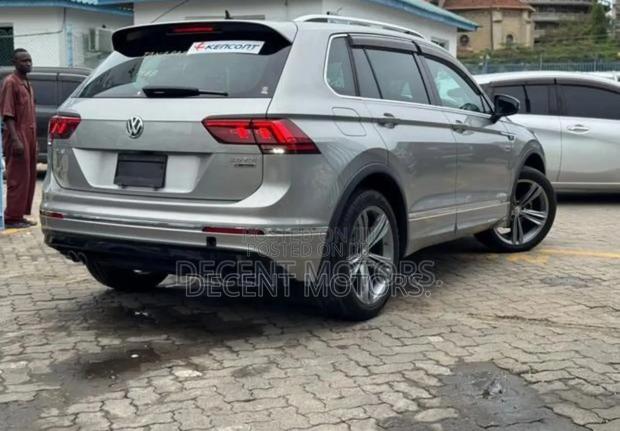 Volkswagen Tiguan 2.0T SEL R-Line FWD 2019 Silver