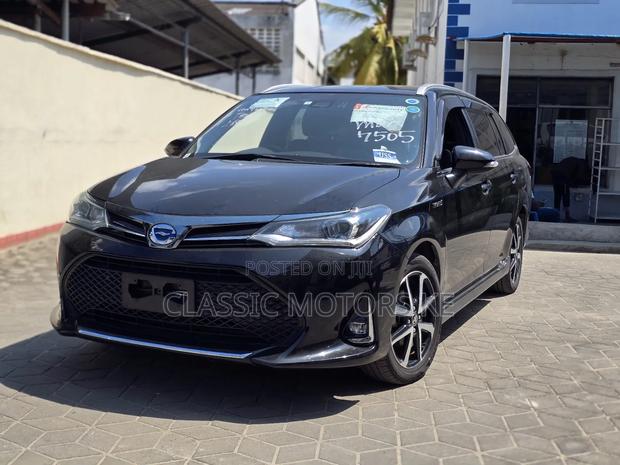 Toyota Corolla Fielder 1.5 Hybrid FWD 2019 Black