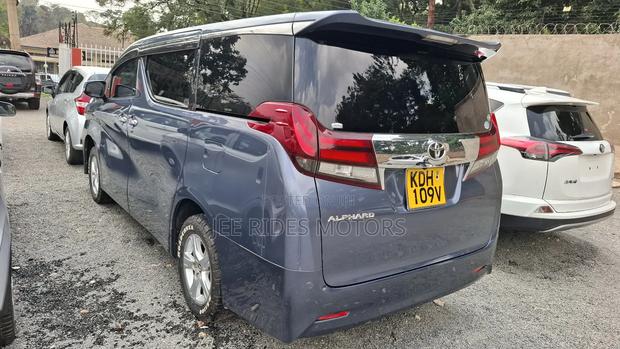 Toyota Alphard 2.5 Petrol FWD 2016 Blue