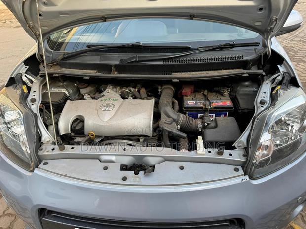 Toyota Porte 2017 Blue