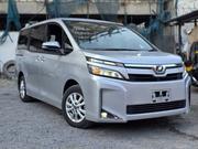 Toyota Voxy 2018 Silver for sale