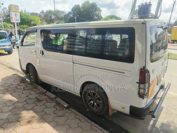 Toyota HiAce 2017 White