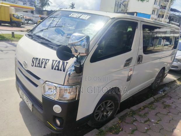Toyota HiAce 2017 White