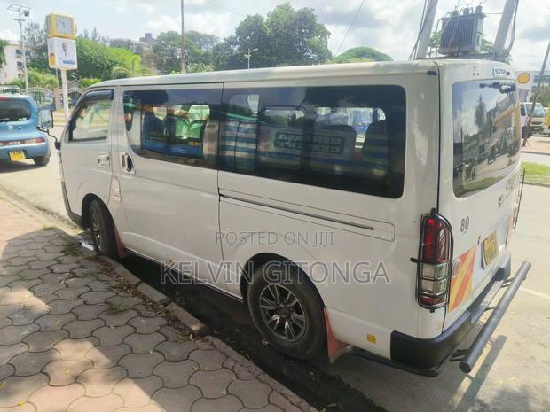 Toyota HiAce 2017 White